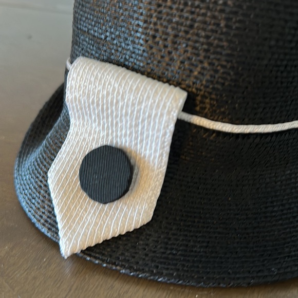 Vintage M’sieu Leon black cloche hat with white detail - Picture 9 of 9